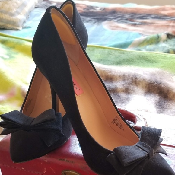 Betsey Johnson Classic Black Suede Bow Pumps Size 10 - Picture 6 of 8